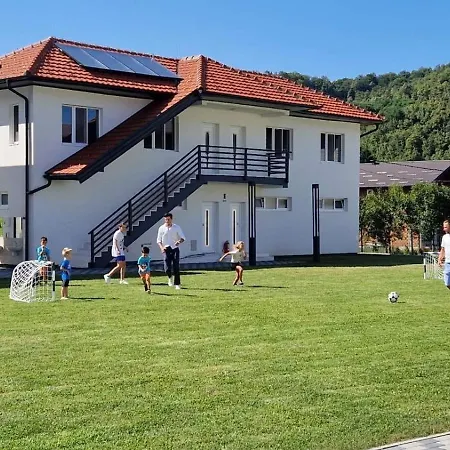 Potocari ホテル 4*